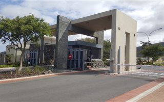3 Bedroom Townhouse in Plattekloof