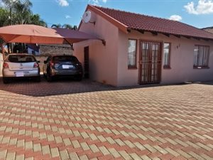 2 Bed House in Karen Park