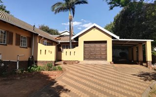 4 Bedroom House in Rietvalleipark