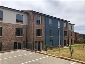 2 Bed Apartment in Rooihuiskraal North