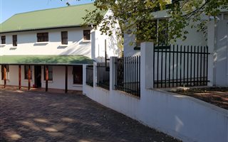 2 Bedroom Townhouse in Kingswood