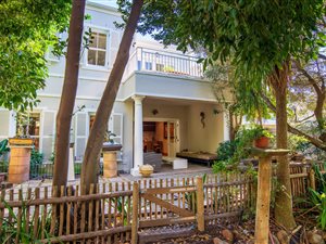 2 Bed Townhouse in Higgovale