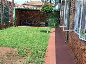 3 Bed House in Rooihuiskraal North