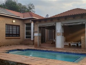 4 Bed House in Moreleta Park