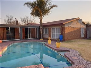 3 Bed House in Edelweiss