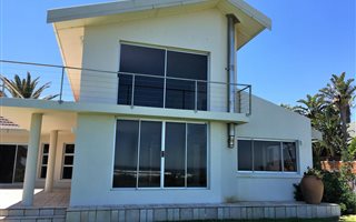 4 Bedroom House in Melkbosstrand