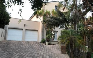 4 Bedroom House in Aurora