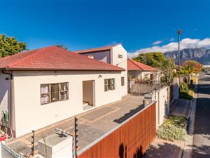 6 Bed House in Claremont