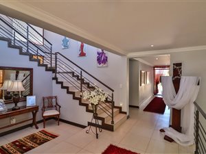 5 Bed House in Featherbrooke Estate