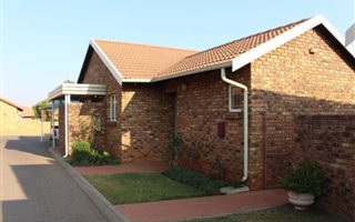 3 Bedroom Townhouse in Eldoraigne