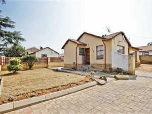 3 Bed House in Whitney Gardens