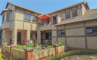 4 Bedroom House in Olympus