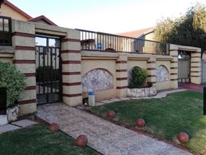 4 Bed House in Lenasia South