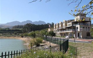2 Bedroom Flat in Klein Welgevonden