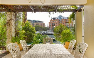 2 Bedroom Apartment in Waterfront