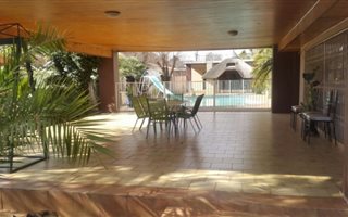 5 Bedroom House in Irene Park