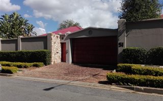 1 Bedroom Garden Cottage in Westdene