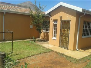 2 Bed House in Roodekop