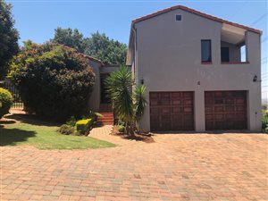 3 Bed Townhouse in Moreleta Park