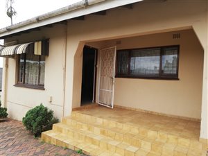 5 Bed House in Clare Estate