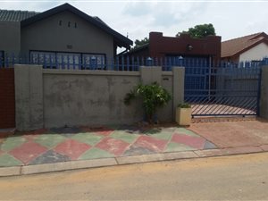 3 Bed House in Rabie Ridge