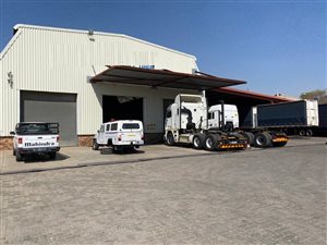 1970 m² Industrial space in Commercia