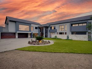 7 Bed House in Waterfall Equestrian Estate