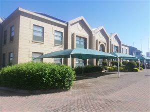 2600 m² Office Space in Elma Park