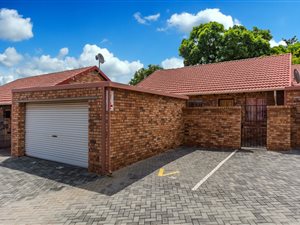 2 Bed Townhouse in Die Hoewes