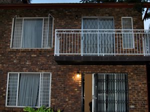 3 Bed Duplex in Meyerspark