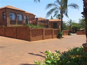 3 Bed Cluster in Centurion Golf Estate