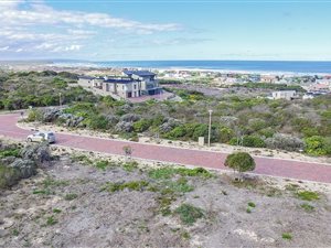 1214 m² Land available in Stilbaai