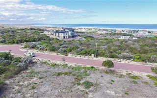 1214 m² Land available in Stilbaai