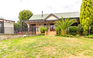 4 Bedroom House in Protea Valley