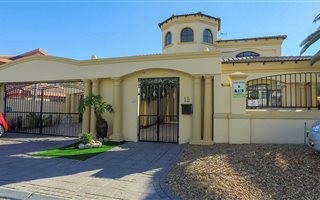 5 Bedroom House in Sunset Beach