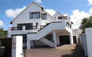 5 Bedroom House in St Francis Bay