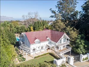4 Bed House in Helderrand
