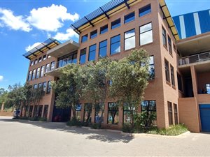 8271 m² Industrial space in Die Hoewes