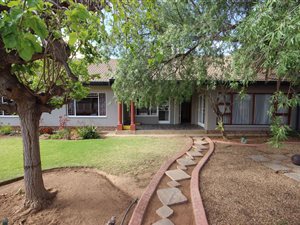4 Bed House in Oudtshoorn