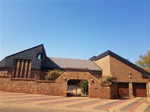 4 Bed House in Laudium