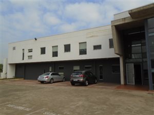 1951 m² Office Space in Riverhorse Valley