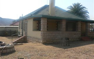 2 Bedroom House in Waterval Boven
