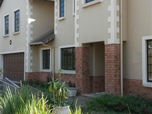 4 Bedroom House in Clifton Hill Estate