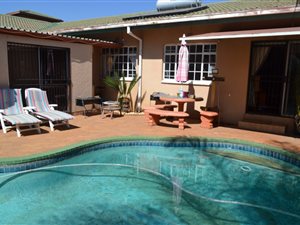 5 Bed House in Robin Park