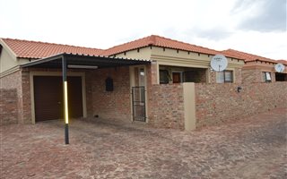 2 Bedroom Townhouse in Potchefstroom Central