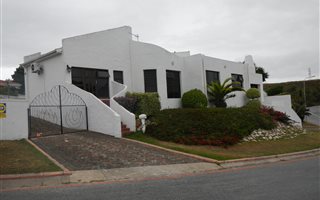 4 Bedroom House in Malabar
