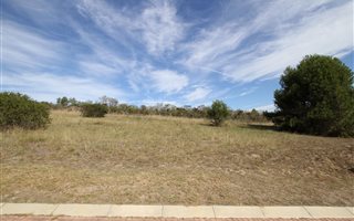 880 m² Land available in Woodlands