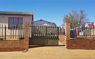 2 Bedroom House in Bekkersdal