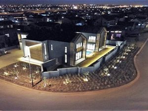 5 Bedroom House in Midstream Ridge Estate