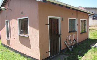 2 Bedroom House in Lovu